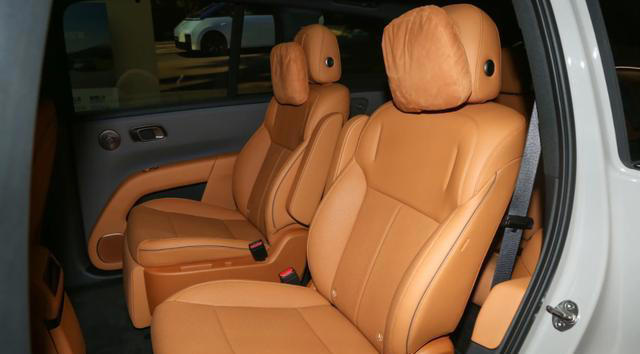 理想i8开启交付，配冷暖箱，续航扎实充电倍率高