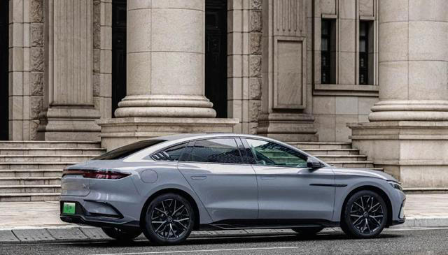 14万买3米轴距C级车，油耗不到5L，还带大沙发！