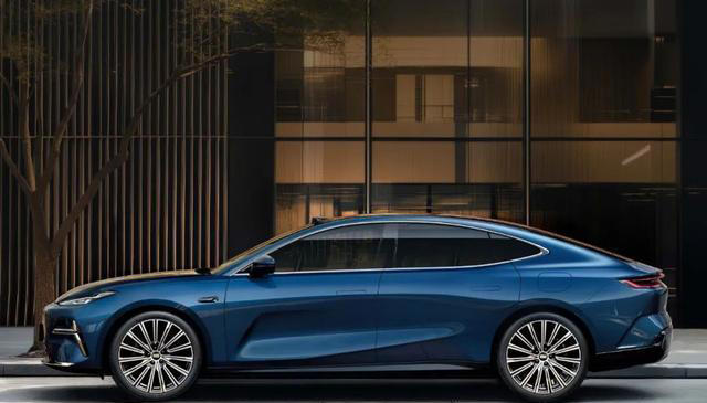 14万买3米轴距C级车，油耗不到5L，还带大沙发！