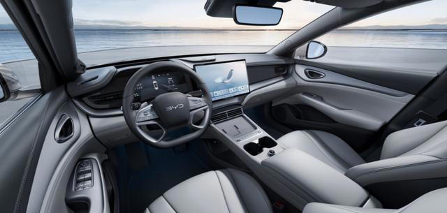 2026款海豹07DM-i亮相成都车展,五大维度升级,预计9月中旬上市 2026款海豹07DM-i亮相成都车展,五大维度升级,预计9月中旬上市