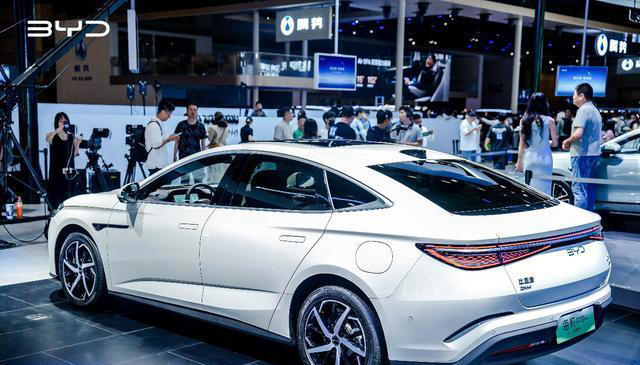 2026款海豹07DM-i亮相成都车展,五大维度升级,预计9月中旬上市 2026款海豹07DM-i亮相成都车展,五大维度升级,预计9月中旬上市