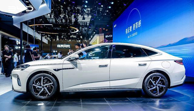 2026款海豹07DM-i亮相成都车展,五大维度升级,预计9月中旬上市 2026款海豹07DM-i亮相成都车展,五大维度升级,预计9月中旬上市