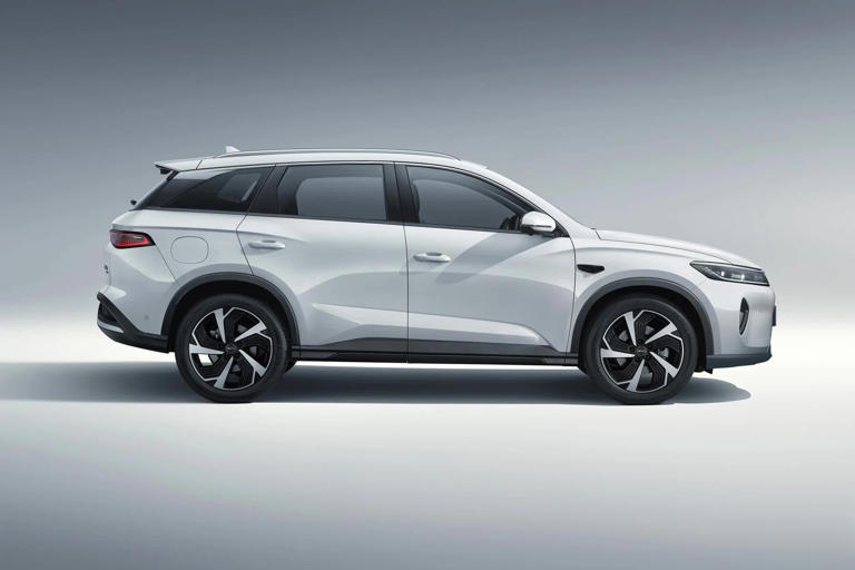 大SUV仅售7.8万，续航1360km+高阶智驾，太厚道！