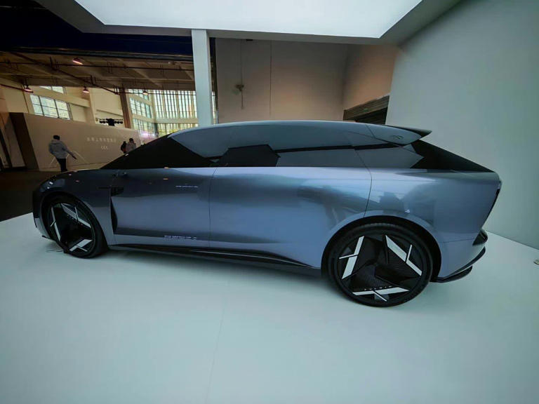 这下要排队买奇瑞了！新车配固态电池，续航1500km，号称永不自燃