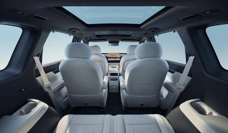 限时17.36万起，2026款东风奕派eπ008六座版，动了谁的蛋糕？