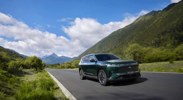 限时17.36万起，2026款东风奕派eπ008六座版，动了谁的蛋糕？