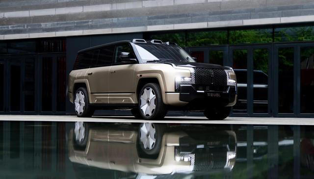 仰望U8L鼎世版内饰解析：百万级豪华SUV的“奢享密码”