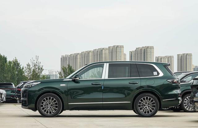 六座插混大型SUV即将上市！预售不足20万，配三电机四驱+双腔空悬