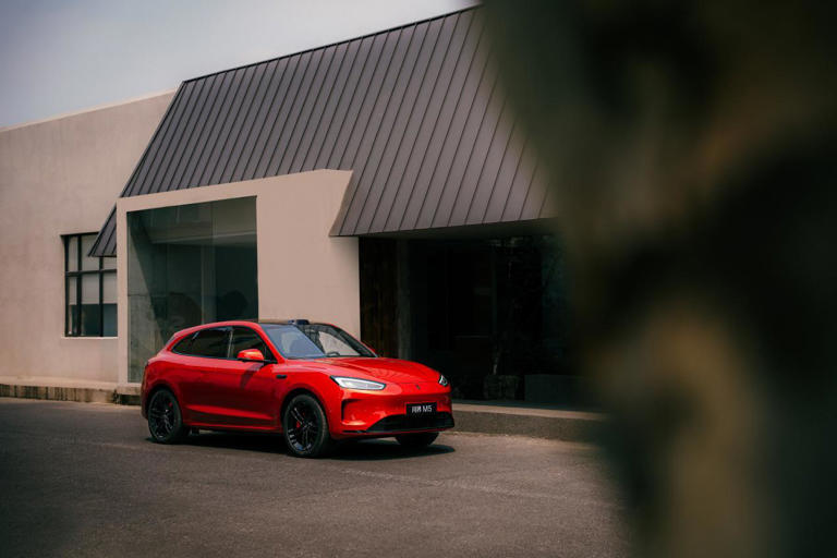 问界新M5Ultra：以智能美学重塑20万级SUV，开启都市出行新范式