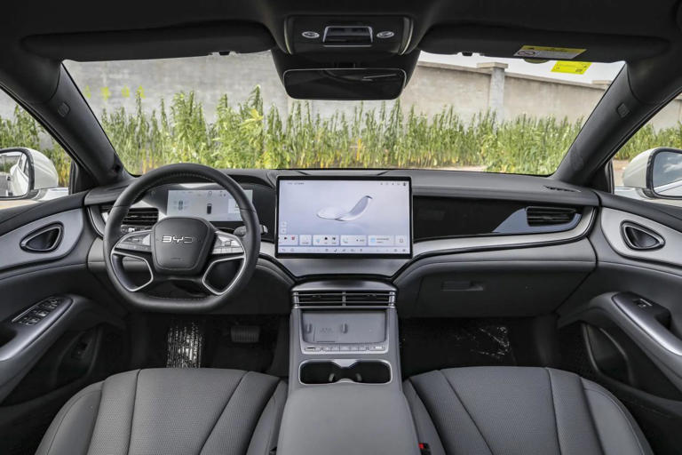 轴距2.9米+激光雷达+云辇C，2026款海豹07DM-i纯电续航230km，实力进阶