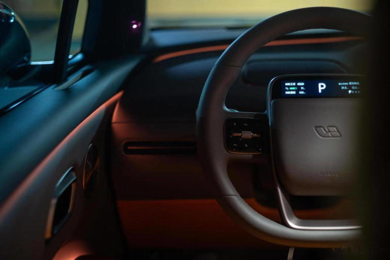 曾经溢价3万，如今价格暴跌，二手小米YU7害惨黄牛