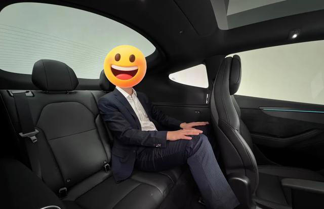 ModelYL空间实测：6人3箱轻松容纳，187cm三排无压力