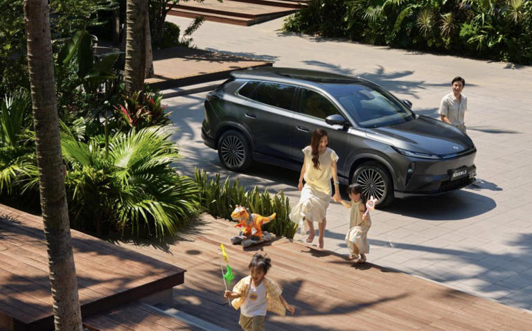 15万级豪华座舱，“零压SPA主驾”+后排吸顶屏，续航2245km