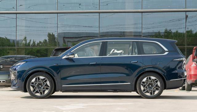 深蓝S09超长续航版上市，23.99万起的大六座增程SUV值不值？