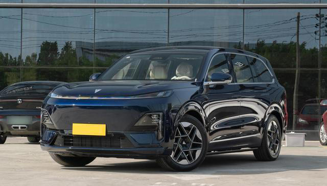 深蓝S09超长续航版上市，23.99万起的大六座增程SUV值不值？