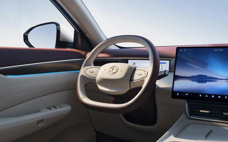 15万级豪华座舱，“零压SPA主驾”+后排吸顶屏，续航2245km