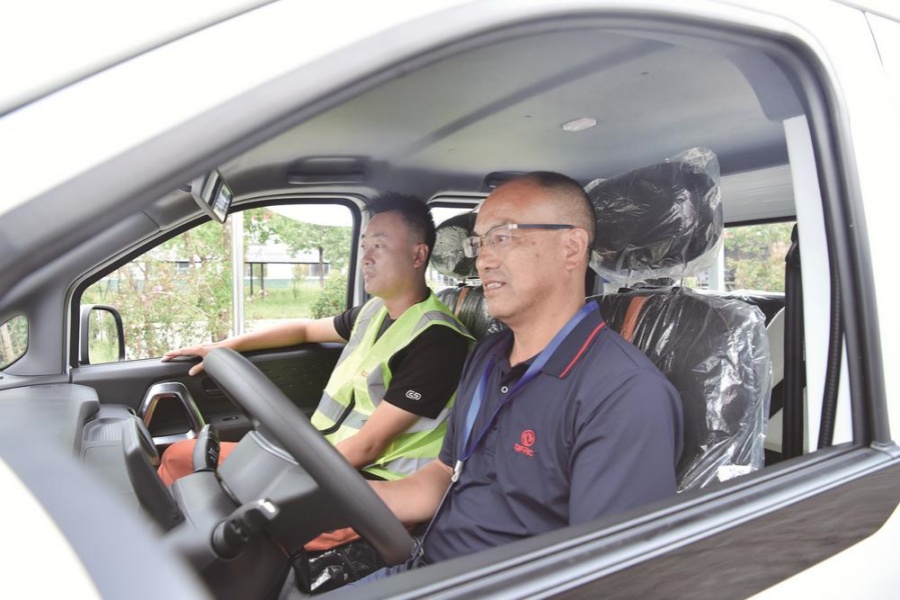 东风股份举办客户品鉴暨试乘试驾活动