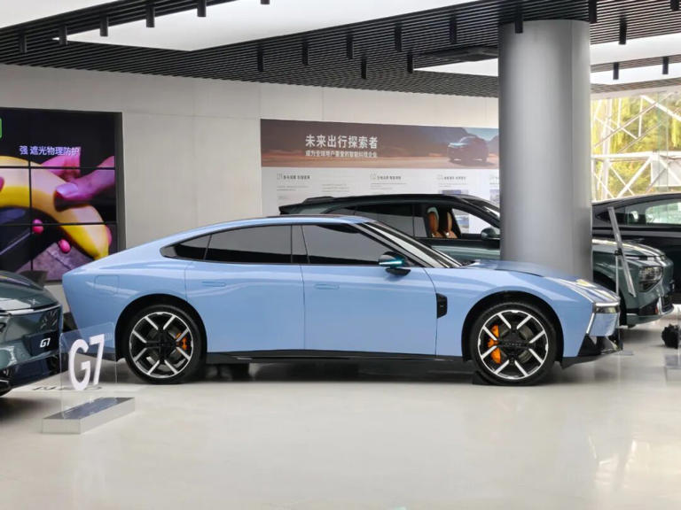 图片 21.99万起820km续航3.4秒破百SU7最强对手