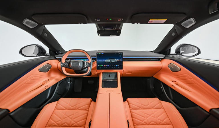 领克10EM-P九月上市，让年轻人的四驱车有质感更有底气！