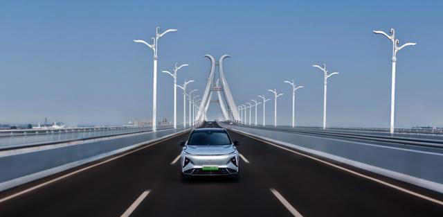 别再对家用SUV说不行！银河L7EM-i在黄河边护航，看完想冲