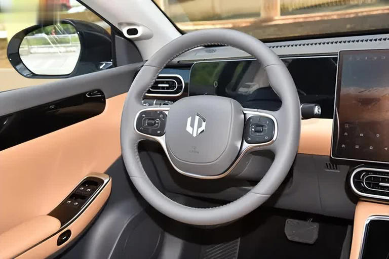 10万级C级车配无框门大溜背，超适合年轻人！