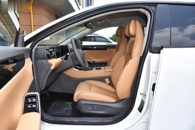 10万级C级车配无框门大溜背，超适合年轻人！