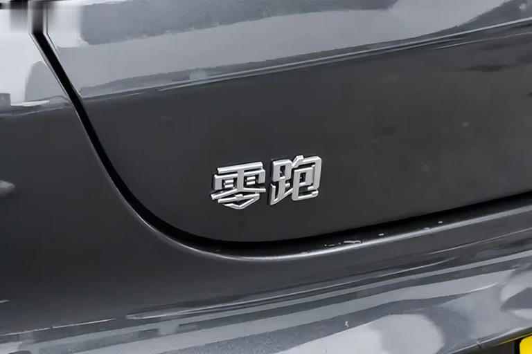 10万级C级车配无框门大溜背，超适合年轻人！