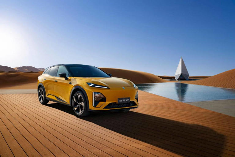 全新深蓝S07携华为智驾登场，15万级价位解锁豪华智能出行新体验