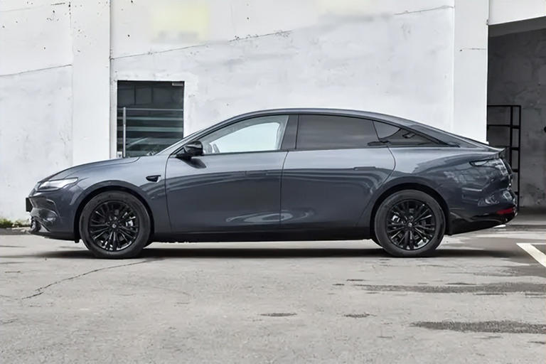 10万级C级车配无框门大溜背，超适合年轻人！