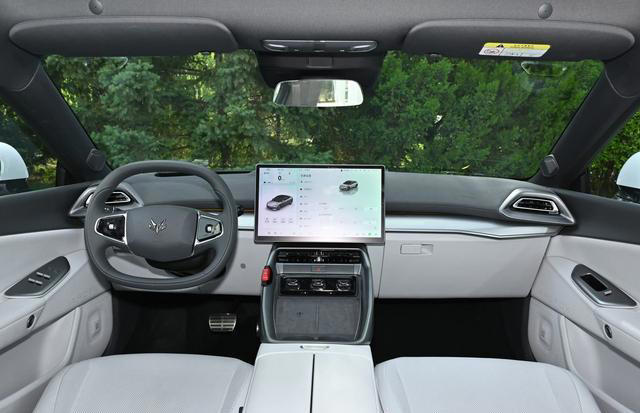 聊小米SU7时，极狐新阿尔法S5家用纯电优势也亮眼