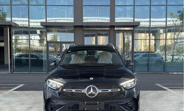 奔驰也被逼急眼了！GLC直降11.99万，30天卖了10349台