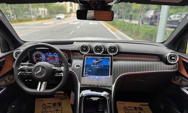 奔驰也被逼急眼了！GLC直降11.99万，30天卖了10349台