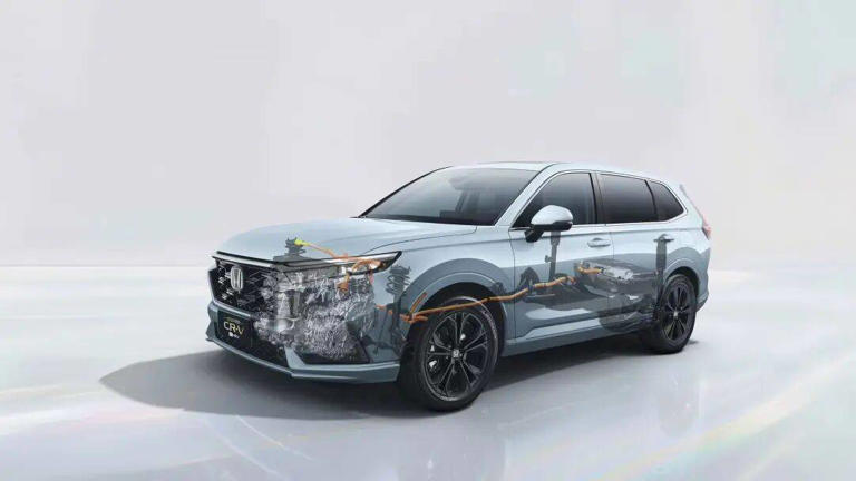 CR-V全球30年荣耀款焕新登场，智能升级动力强，增配不加价成市场新宠