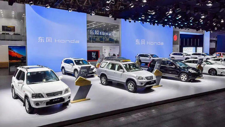 CR-V全球30年荣耀款焕新登场，智能升级动力强，增配不加价成市场新宠