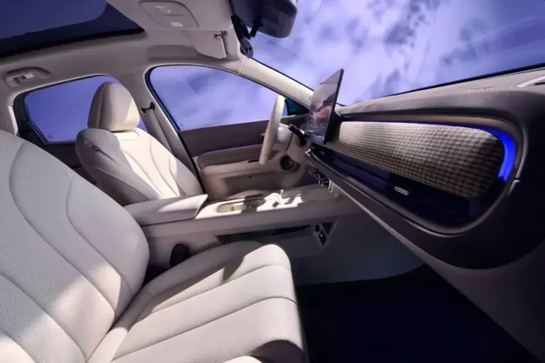 品牌首款纯电SUV欧拉5亮相：自然美学与实用主义的都市共鸣