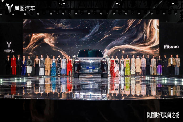 岚图泰山来了！800V超混+华为L3智驾，豪华SUV市场要变天？