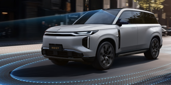 Momenta最新R6飞轮大模型首批在传祺向往S7上车