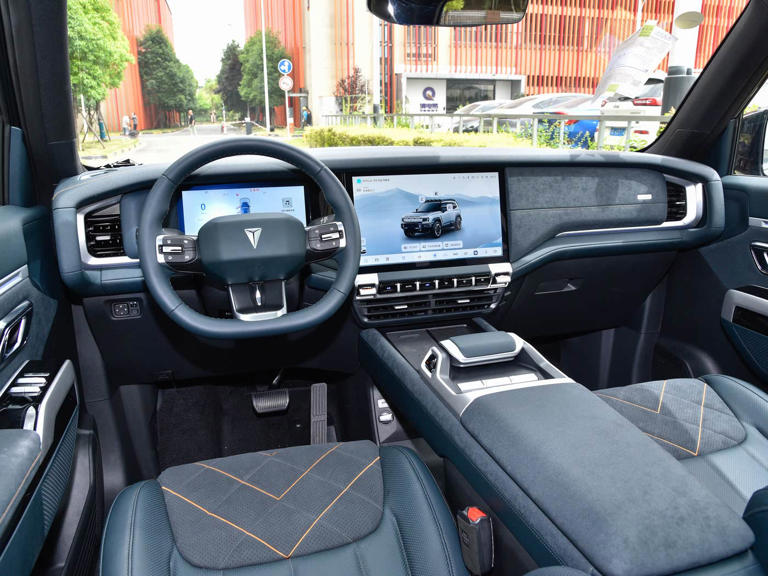 深蓝硬派新能源SUV，增程/纯电可选，超5米1车长配空悬