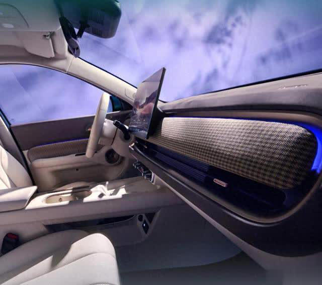 欧拉5内饰官图发布：悬浮中控屏+150千瓦驱动电机