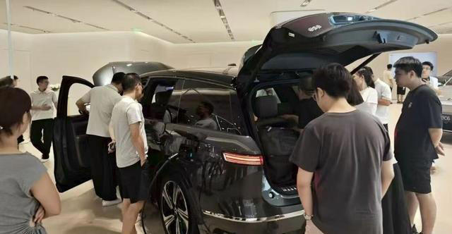 蔚来全新ES8是如何把空间做到极致的？