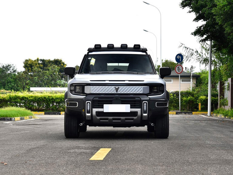 深蓝硬派新能源SUV，增程/纯电可选，超5米1车长配空悬