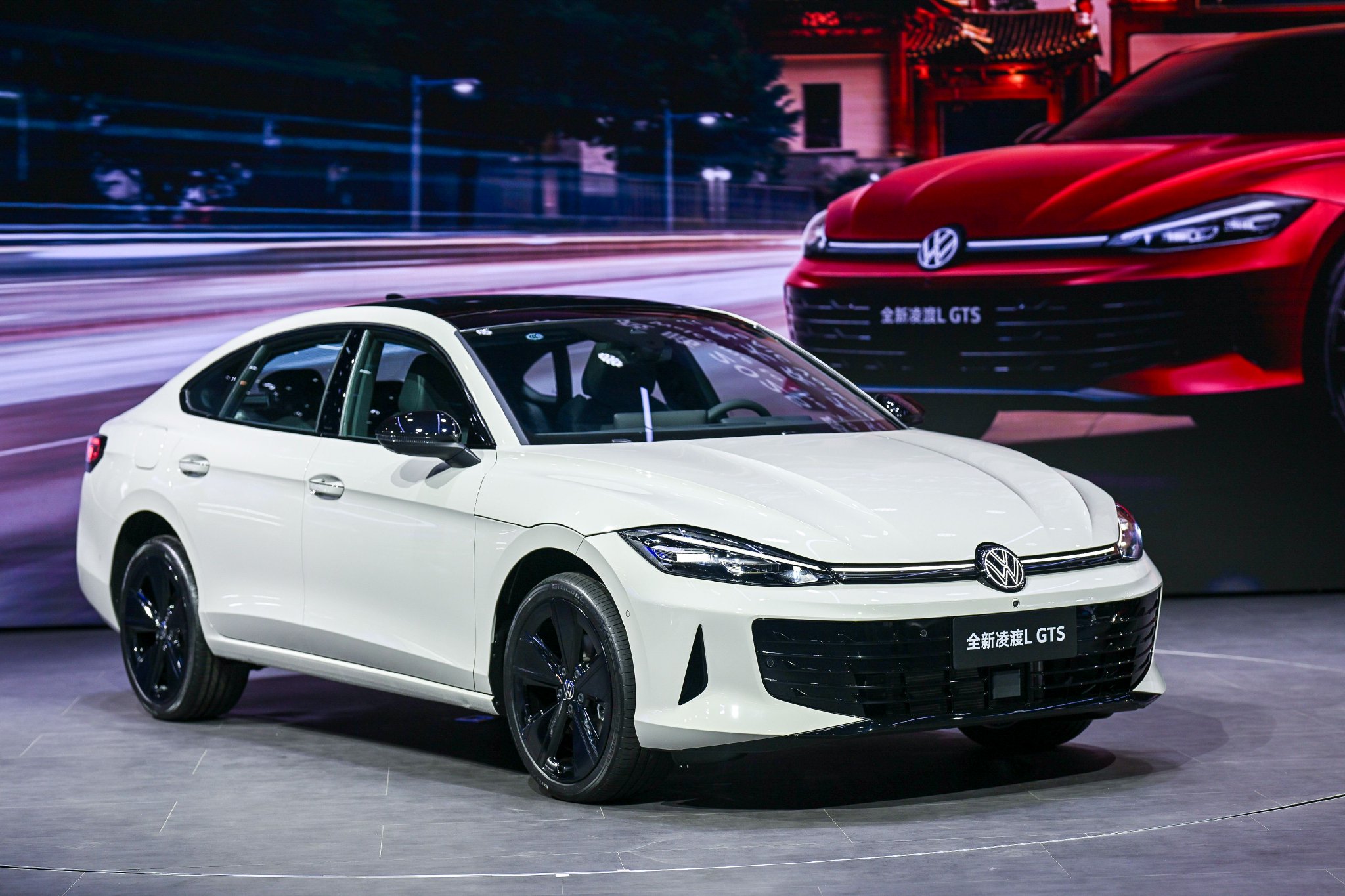 2025成都车展：全新凌渡L上市引领油车个性化风潮，上汽大众持续发力“油电同进”