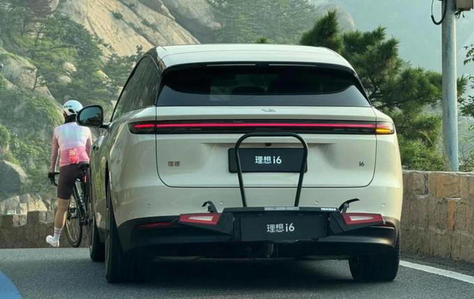 理想i6无伪装实车曝光，尾挂自行车架+800V快充，预计9月上市
