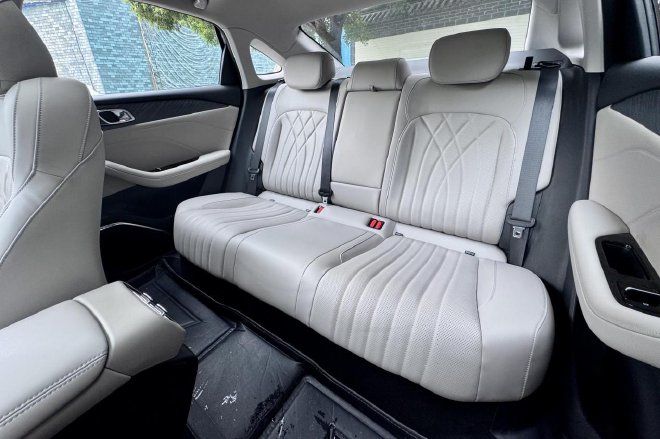 新能源神车来了静态体验吉利银河星耀6