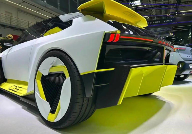 2025慕尼黑车展：欧宝CorsaGSE概念车登场，纯电双电机动力超猛