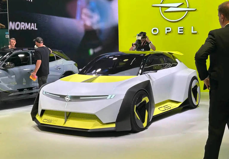 2025慕尼黑车展：欧宝CorsaGSE概念车登场，纯电双电机动力超猛