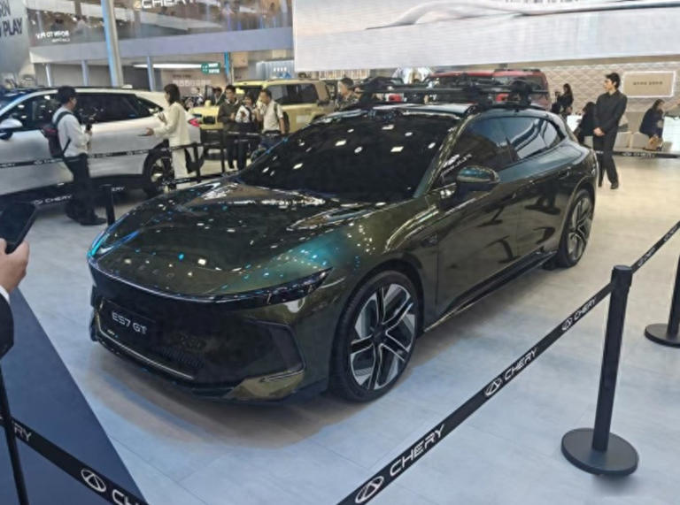 星纪元ES7 GT广州车展亮相,猎装设计充电5分钟续航450km 星纪元ES7GT广州车展亮相,猎装设计充电5分钟续航450km