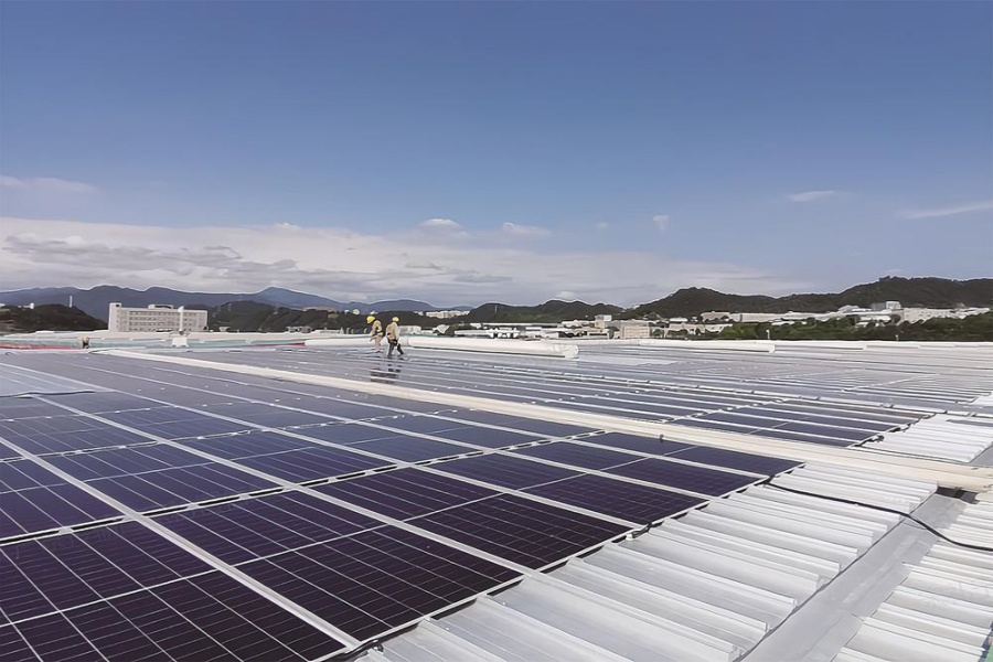 东风商用车“屋顶电站”助企节能增效