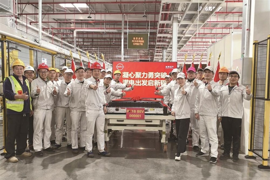 东风日产NX8 电池包量产下线