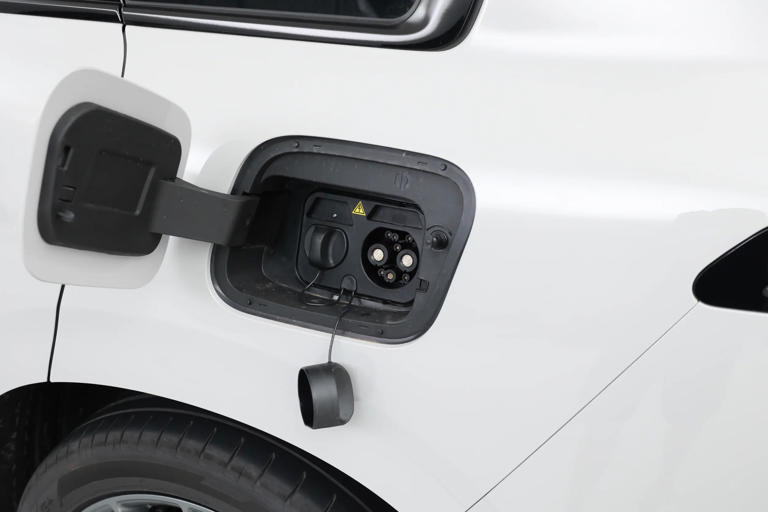 13万多增程SUV,纯电续航210公里,配激光雷达大五座! 13万多增程SUV,纯电续航210公里,配激光雷达大五座!